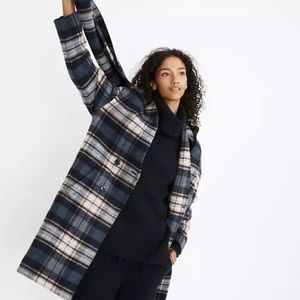 Plaid spring/fall/winter coat. Detachable Scarf